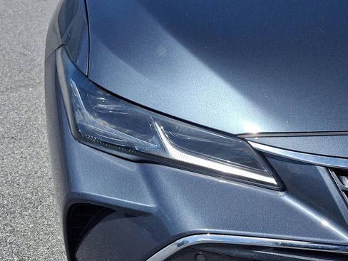 Certified 2022 Toyota Avalon Limited image 9