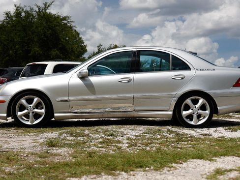 Used 2005 Mercedes-Benz C 230 Sedan image 3