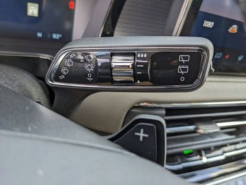 Used 2025 Lincoln Corsair AWD w/ Equipment Group 101A image 28