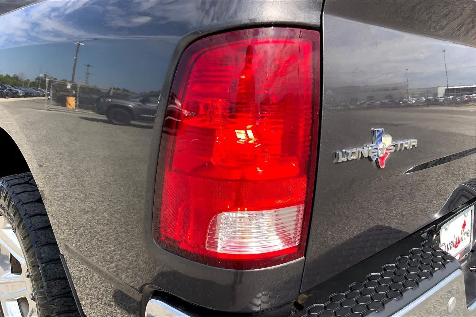 Used 2017 RAM 1500 SLT RWD image 28