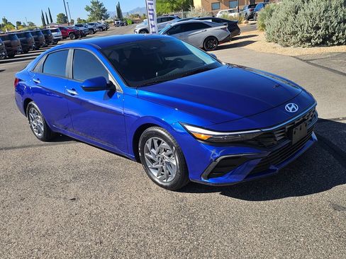 Used 2024 Hyundai Elantra SEL FWD image 7
