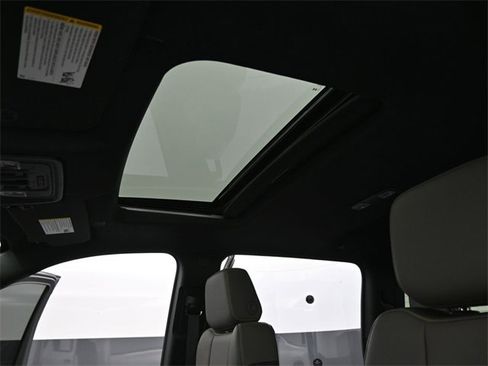 Used 2024 Chevrolet Silverado 2500 ZR2 w/ Technology Package image 37