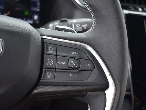 Used 2024 Jeep Grand Cherokee Altitude image 19