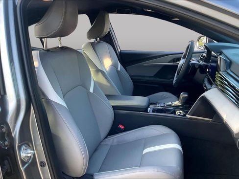 Used 2026 Toyota Camry SE w/ Convenience Package FWD image 9