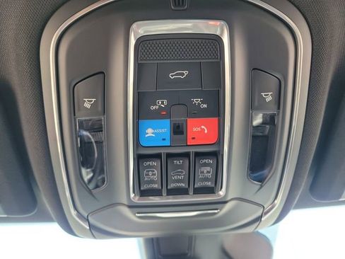 New 2026 Jeep Grand Cherokee Limited w/ Limited Altitude Package AWD/4WD image 30