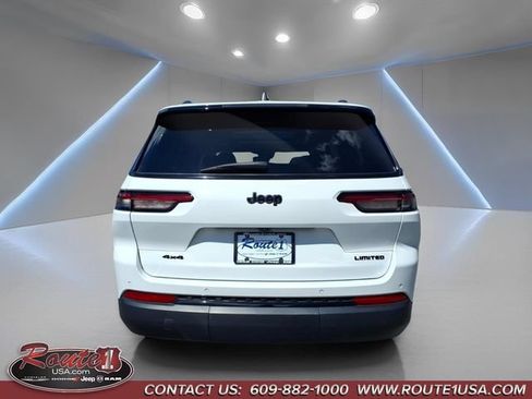 Used 2023 Jeep Grand Cherokee L Limited w/ Black Appearance Package AWD/4WD image 5