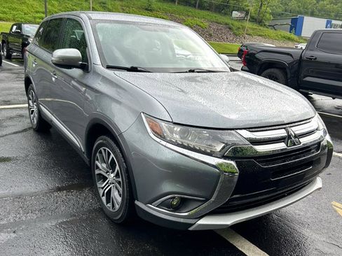 Used 2016 Mitsubishi Outlander SE AWD/4WD image 2
