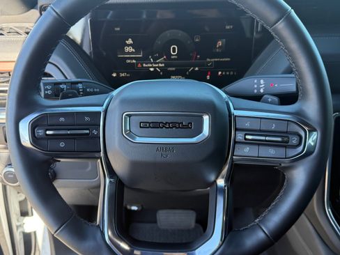 Used 2025 GMC Yukon Denali image 13