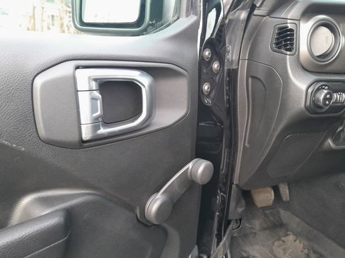 Used 2022 Jeep Gladiator Sport image 10