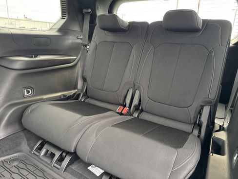 New 2025 Jeep Grand Cherokee L Laredo image 18