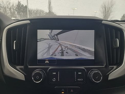 Used 2024 GMC Terrain SLT image 23