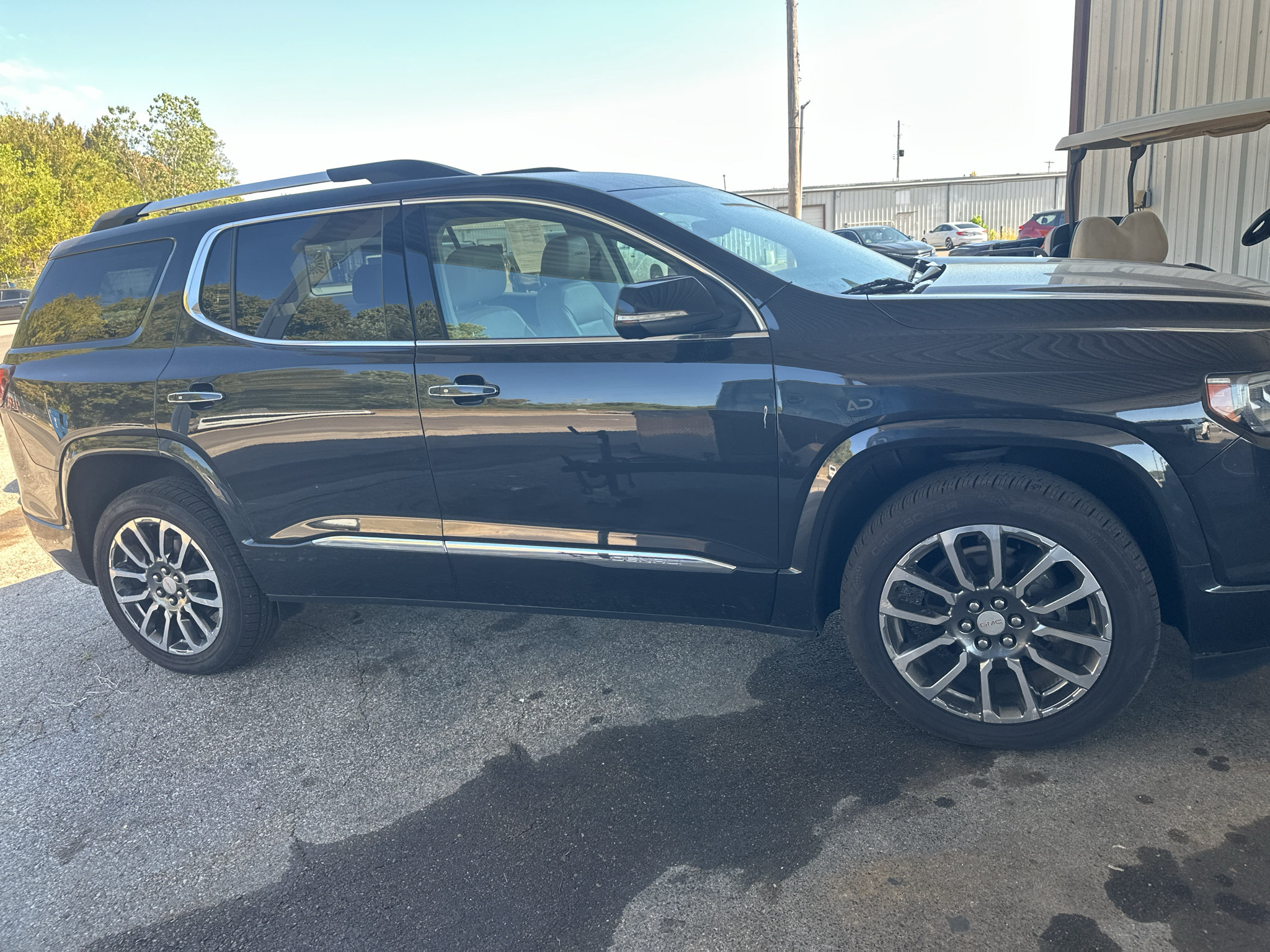 Used 2020 GMC Acadia Denali w/ Technology Package FWD image 4