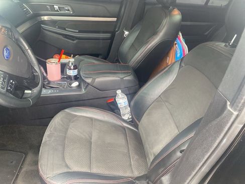 Used 2018 Ford Explorer XLT w/ Equipment Group 202A image 8