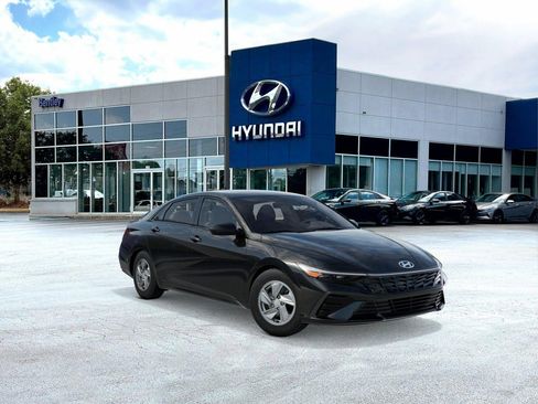 New 2026 Hyundai Elantra SE FWD image 2