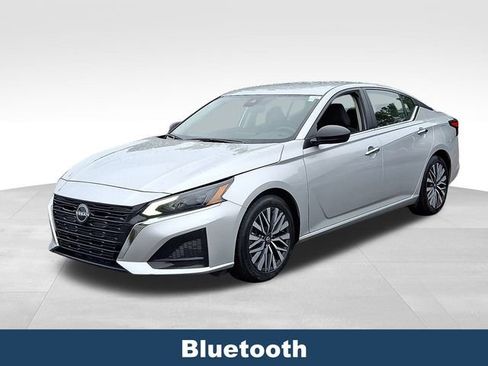 Used 2024 Nissan Altima 2.5 SV image 4