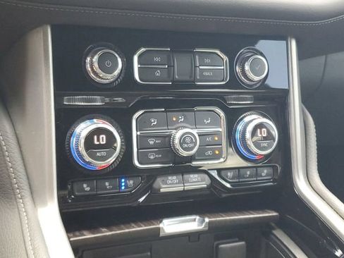 Used 2022 GMC Yukon Denali RWD image 19