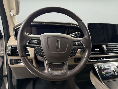 Used 2023 Lincoln Navigator Reserve AWD/4WD image 16