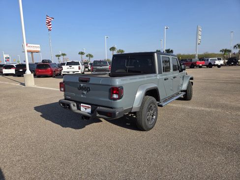 New 2025 Jeep Gladiator Sport AWD/4WD image 7