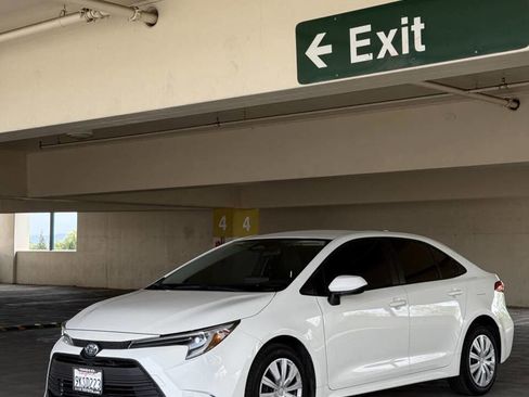 Used 2024 Toyota Corolla LE image 1