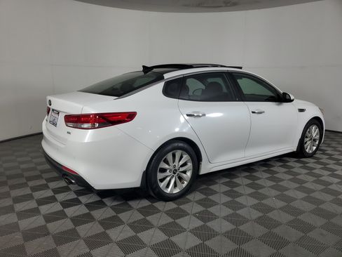 Used 2016 Kia Optima EX w/ Premium Package FWD image 4