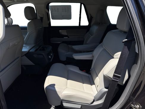 Certified 2025 Ford Expedition Active AWD/4WD image 16