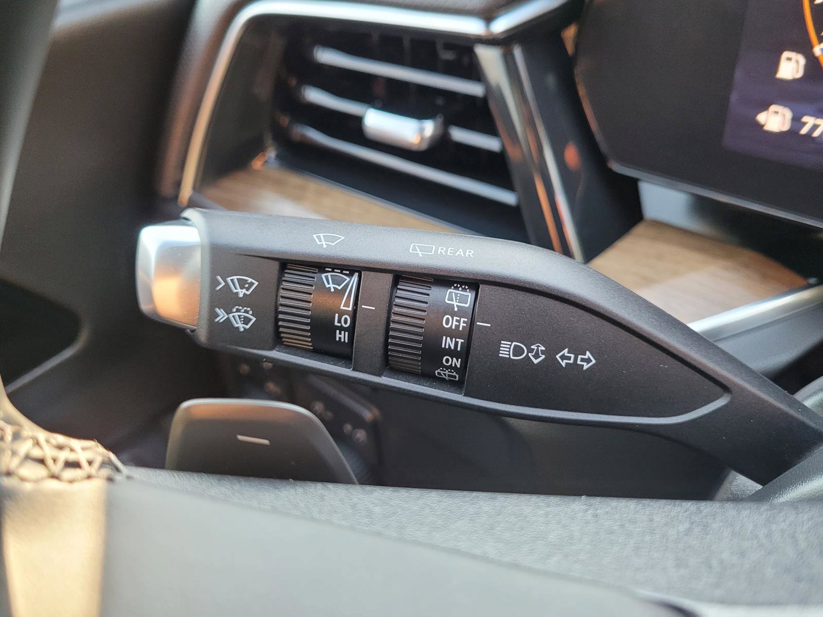 Used 2025 Chevrolet Tahoe High Country AWD/4WD image 35