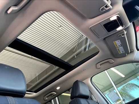 Used 2025 Honda Pilot Touring image 14