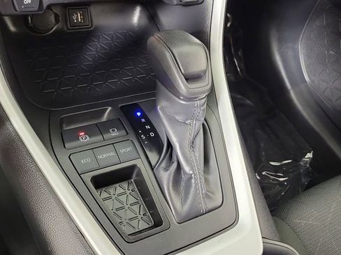 Used 2025 Toyota RAV4 XLE FWD image 30