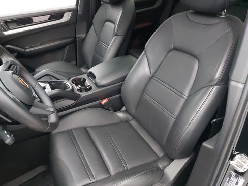 Used 2025 Porsche Cayenne Coupe w/ Premium Package Plus image 17