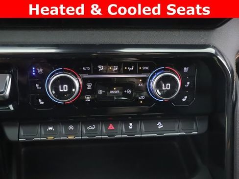 Used 2022 GMC Sierra 1500 AT4 w/ AT4 Preferred Package AWD/4WD image 4