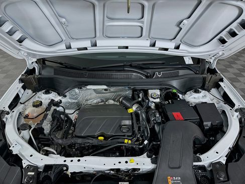 Used 2025 Chevrolet Trax LS image 31