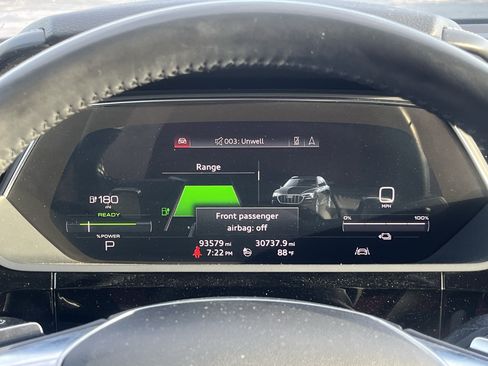 Used 2019 Audi e-tron Prestige w/ Prestige Package AWD/4WD image 21