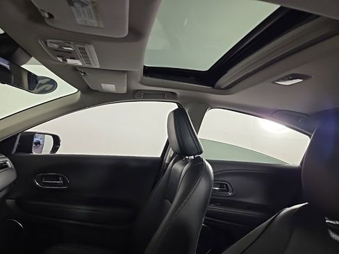 Used 2021 Honda HR-V Touring image 33