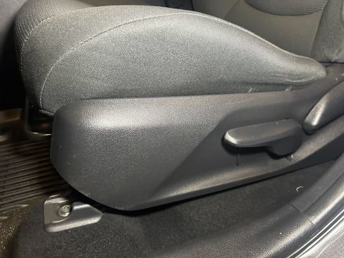 Used 2022 Toyota RAV4 LE AWD/4WD image 22