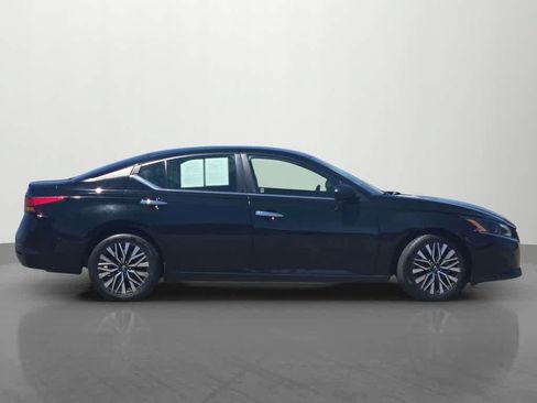 Used 2024 Nissan Altima 2.5 SV FWD image 7