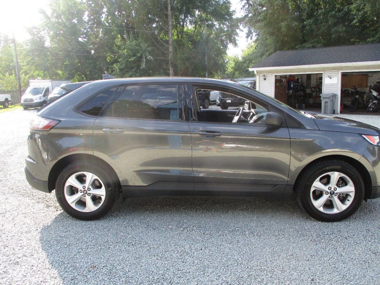 Used 2017 Ford Edge SE w/ Cargo Accessory Package FWD image 6
