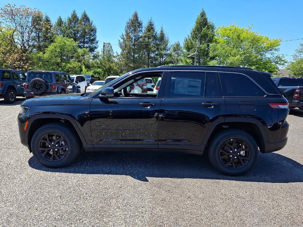 New 2026 Jeep Grand Cherokee Altitude AWD/4WD image 5