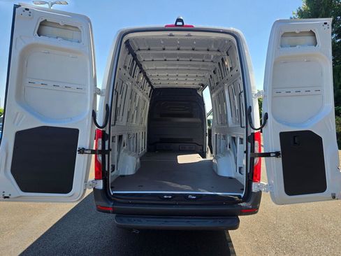 New 2025 Mercedes-Benz eSprinter 170 Cargo image 15