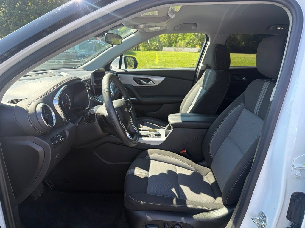 Certified 2025 Chevrolet Blazer LT FWD image 13