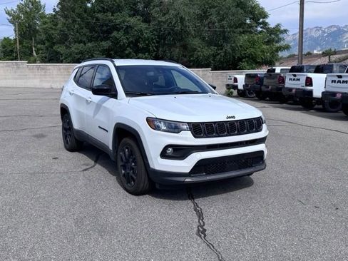 Used 2026 Jeep Compass Latitude AWD/4WD image 8