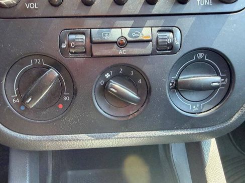 Used 2009 Volkswagen Jetta SE FWD image 38