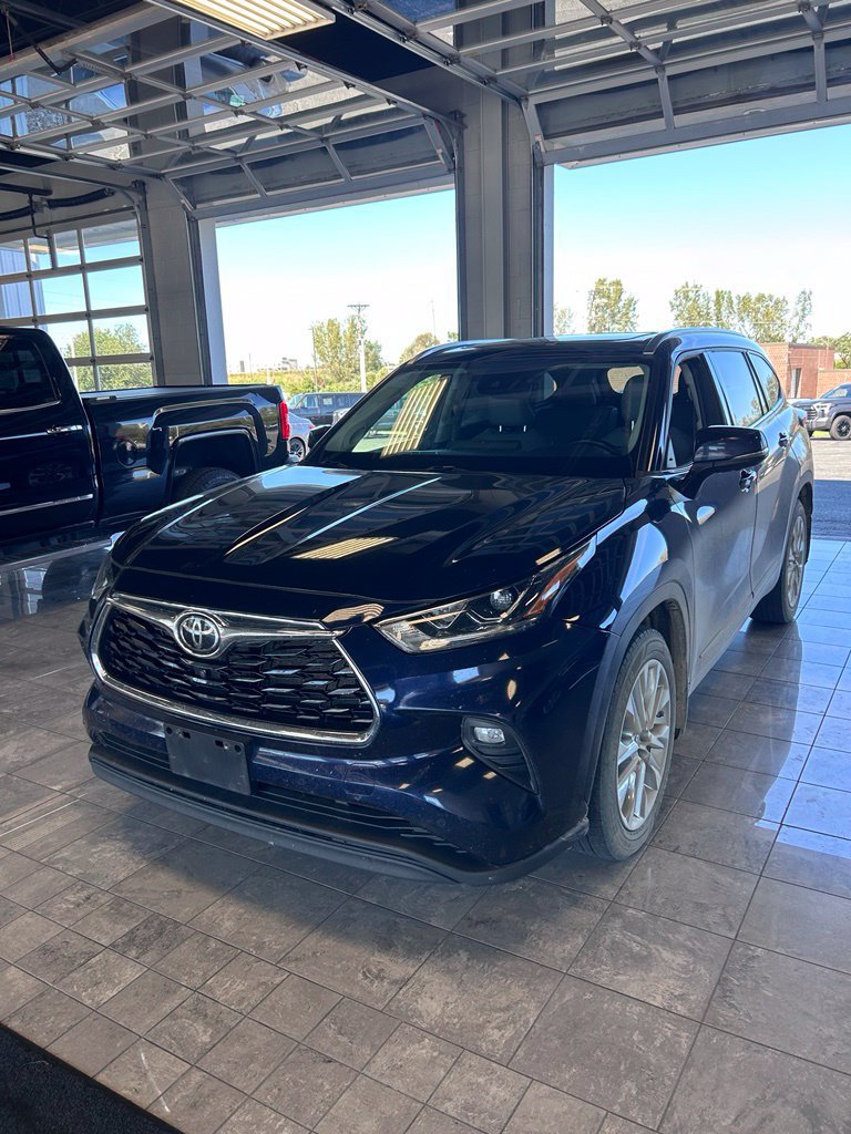 Used 2022 Toyota Highlander Limited AWD/4WD image 2
