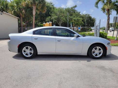 Used 2022 Dodge Charger SXT image 4