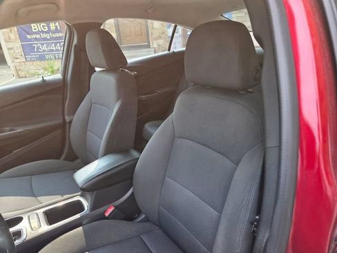 Used 2018 Chevrolet Cruze LT w/ Convenience Package FWD image 18