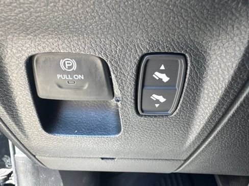 Used 2023 RAM 1500 Laramie AWD/4WD image 27