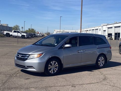 Used 2016 Honda Odyssey SE image 2