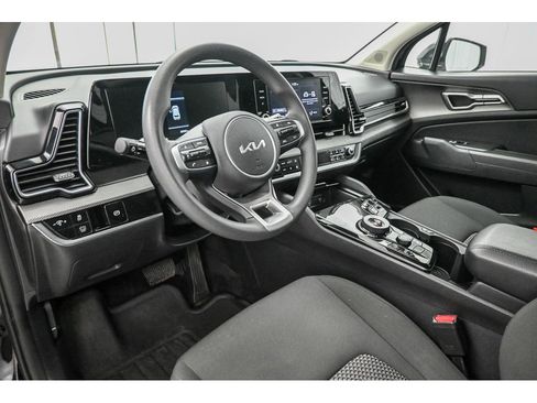 Used 2023 Kia Sportage LX image 9