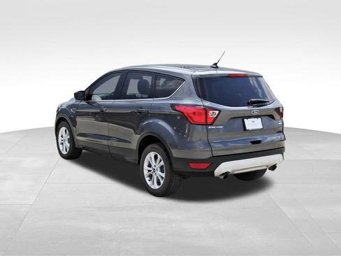 Used 2019 Ford Escape SE FWD image 3