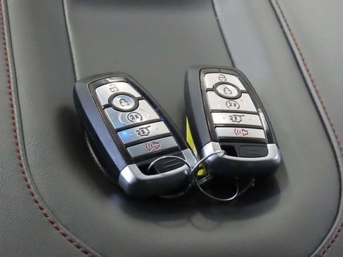 Used 2025 Ford Expedition Active AWD/4WD image 17