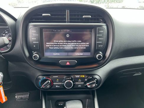 Used 2022 Kia Soul LX FWD image 8